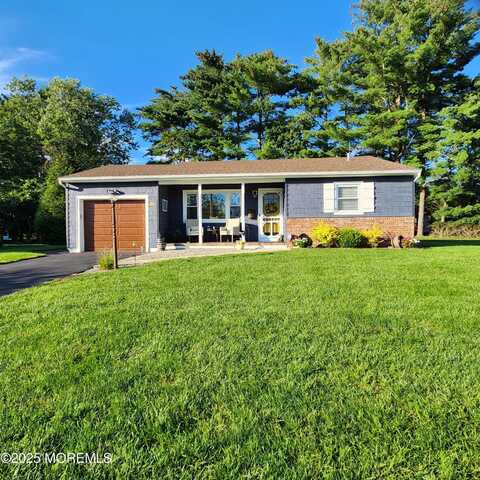28 Stanford Court E, Toms River, NJ 08757