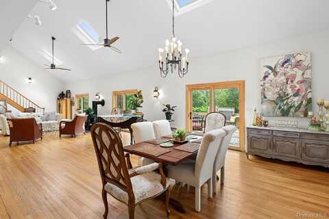 624 Noyack Road, Southampton, NY 11968