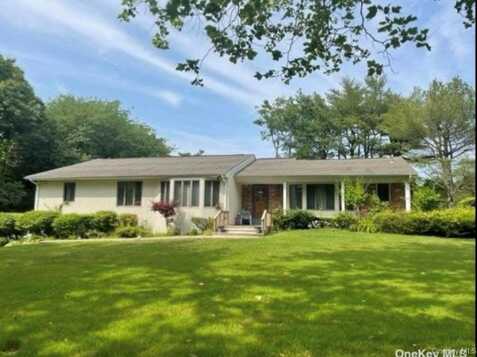 17 Threepence Drive, Melville, NY 11747