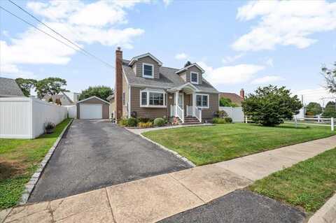 21 N Crescent Drive, Farmingdale, NY 11735