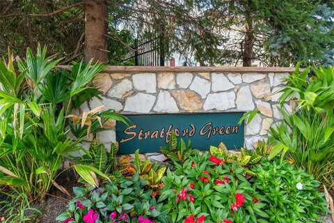 37 Stratford Green, Farmingdale, NY 11735