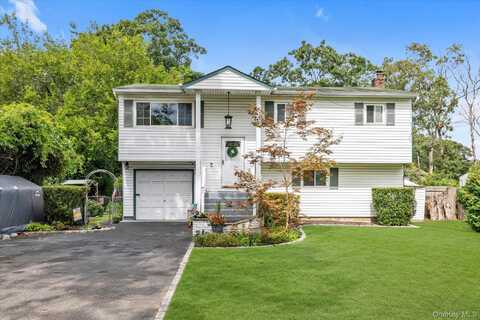 111 Woodland Avenue, Central Islip, NY 11722