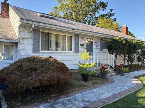 63 Bogart Street, Huntington Station, NY 11746