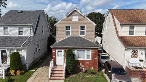 105 Pilgrim Place, Valley Stream, NY 11580