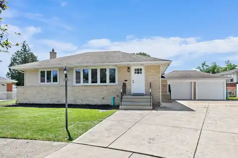 8121 W Maple Avenue, Norridge, IL 60706