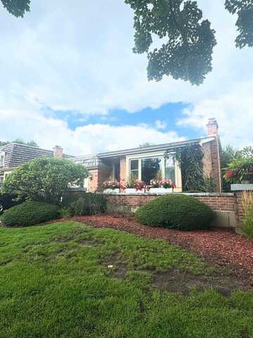 19w078 Normandy North Avenue, Oak Brook, IL 60523