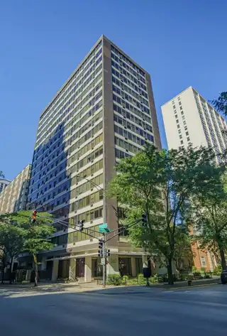 360 W Wellington Avenue, Chicago, IL 60657