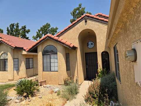 19234 Elm Drive, Apple Valley, CA 92308