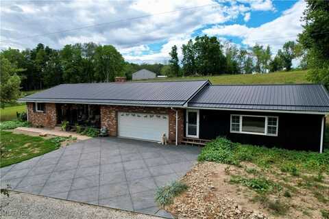 8004 Reef Road NE, Mechanicstown, OH 44651