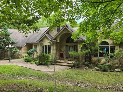 1761 King Road, Hinckley, OH 44233