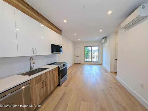 3865 Amboy Road, Staten Island, NY 10308