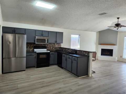 2374 Stagecoach Street, Fort Worth, TX 76133