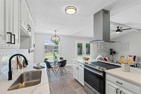 805 W Embercrest Drive, Arlington, TX 76017
