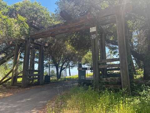 21380 Siri Road, Monte Rio, CA 95462