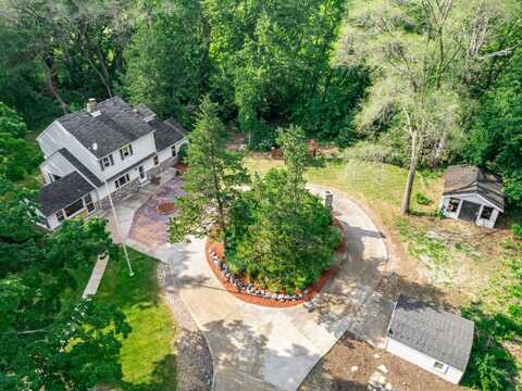 5512 W Cairdel Lane, Mequon, WI 53092