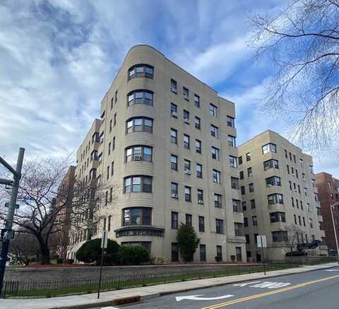 311 Main St, White Plains, NY 10601