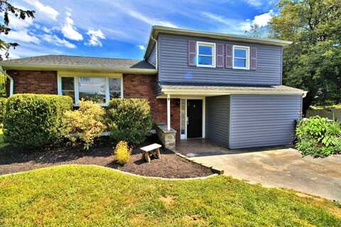 4 Salk Dr, Highland, NY 12528