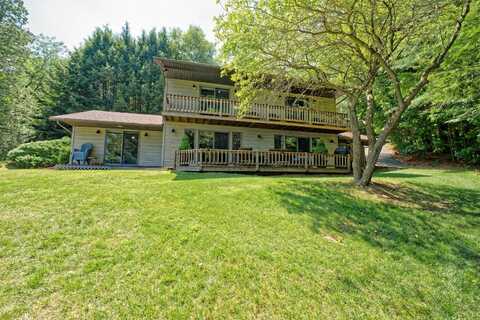 145 Vuepointe Dr, Mayfield, NY 12117