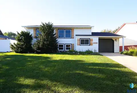 2009 E Madison St, Sioux Falls, SD 57103