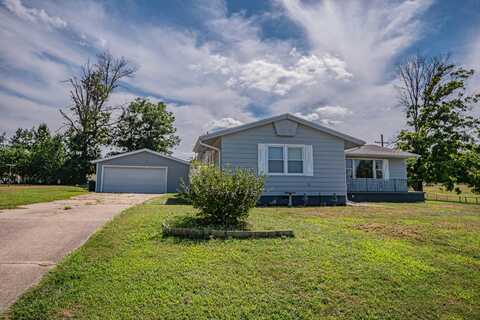 647 Dawson Dr., Paris, MO 65275