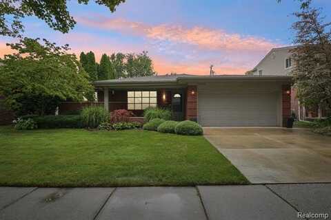 23233 Robert John Street, Saint Clair Shores, MI 48080