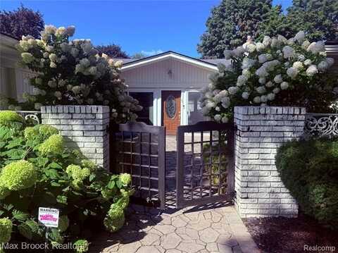 4784 S VALLEYVIEW Road, West Bloomfield, MI 48323