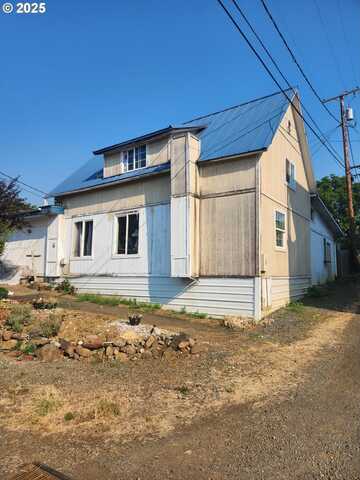 177 3RD ST, Yoncalla, OR 97499
