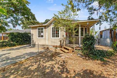 741 HAZEL ST, Central Point, OR 97502