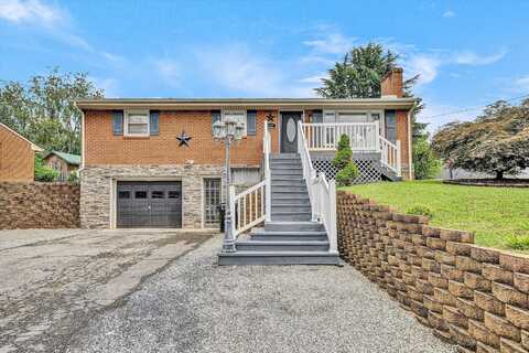 635 Ridgecrest DR, Roanoke, VA 24019