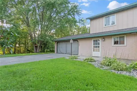 1707 S Oak Knoll Drive, Alexandria, MN 56308