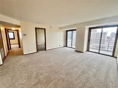 26 10th Street W, Saint Paul, MN 55102