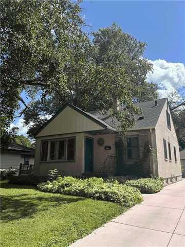 2650 5th Avenue E, North Saint Paul, MN 55109