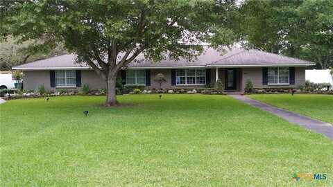 2101 Meadow Lane, El Campo, TX 77437