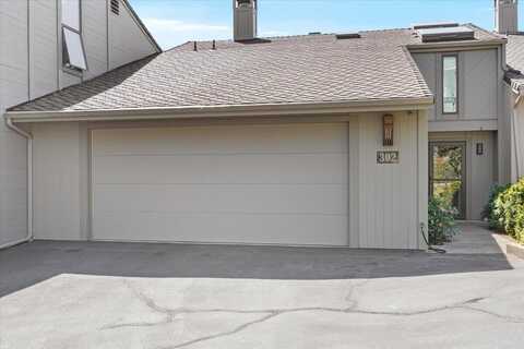 302 Medford Heights Lane, Medford, OR 97504