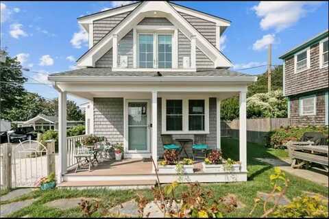 21 Warren Avenue, Middletown, RI 02842