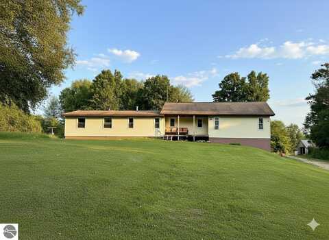 16178 150th Avenue, Leroy, MI 49655