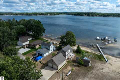 11549 N Shore Drive, Lake, MI 48632