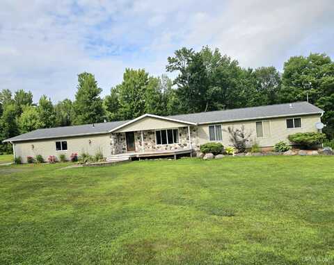 8386 W STATE HWY M69, Iron Mountain, MI 49801