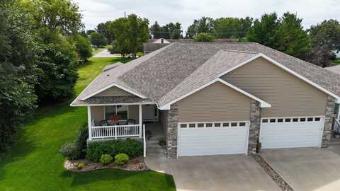 2906 W 3rd Street, Cedar Falls, IA 50613