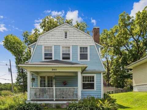 203 Kingbard Boulevard, Waterloo, IA 50701