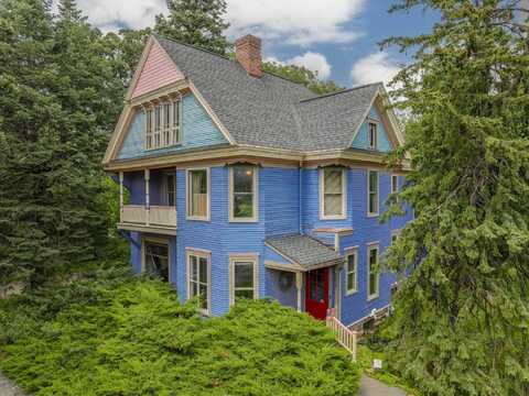 5634 University Avenue, Cedar Falls, IA 50613