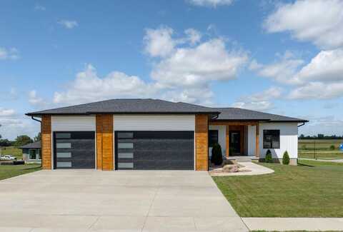 110 Kestrel Circle, Waterloo, IA 50701