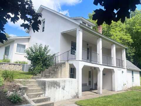 1690 Old Stage Road, Decorah, IA 52101