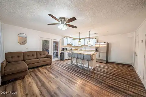 4233 N 68TH Avenue, Phoenix, AZ 85033