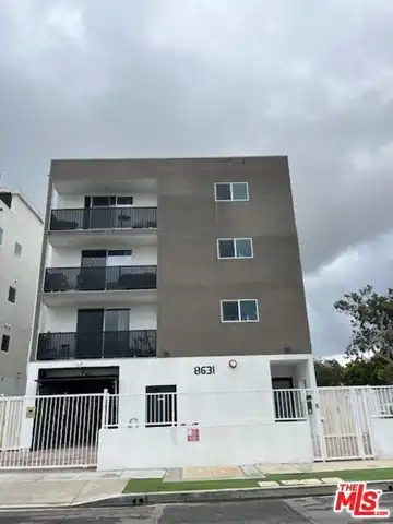 8631 Olin St, Los Angeles, CA 90034