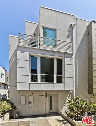 2206 Fox Ln, Los Angeles, CA 90026
