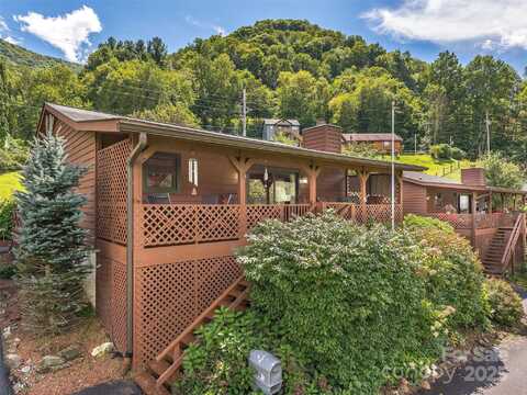 95 Hillcrest Road, Maggie Valley, NC 28751
