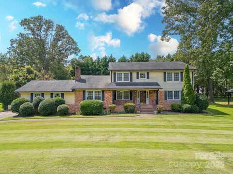 205 W Gaston Avenue, Bessemer City, NC 28016