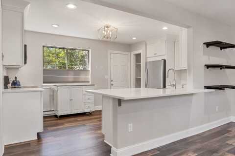 975 Meriden Road, Waterbury, CT 06705