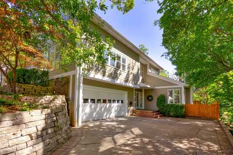 181 38th Place, Des Moines, IA 50312